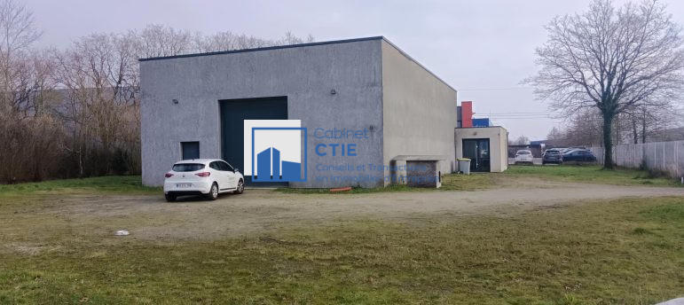 Local d'activités - 320 m²