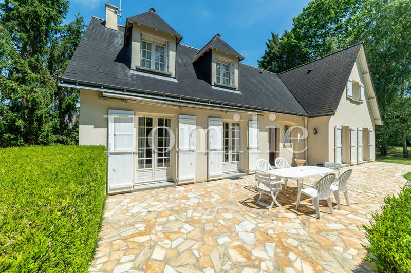 Maison - 199 m² - 9 pièces