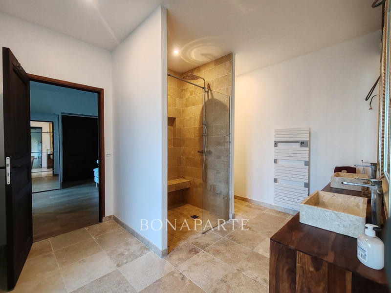 Maison - 285 m² - 9 pièces