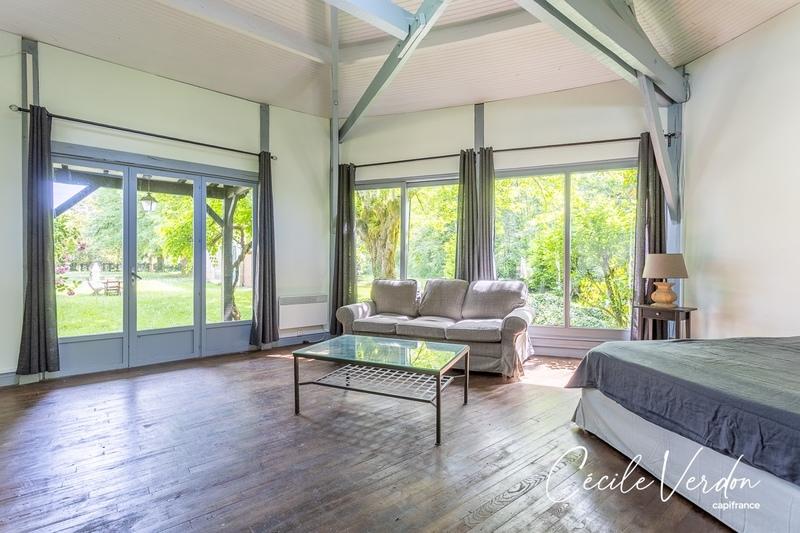 Propriété - 280 m² - 10 pièces