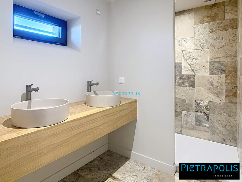 Maison - 180 m² - 7 pièces