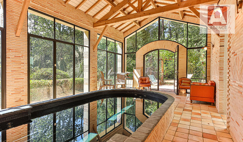 Maison - 233 m² - 8 pièces