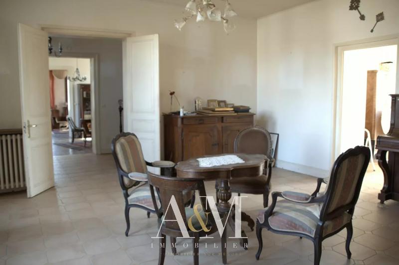 Maison - 350 m² - 10 pièces