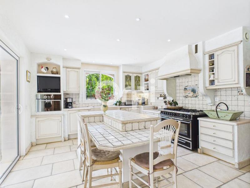 Maison - 250 m² - 5 pièces