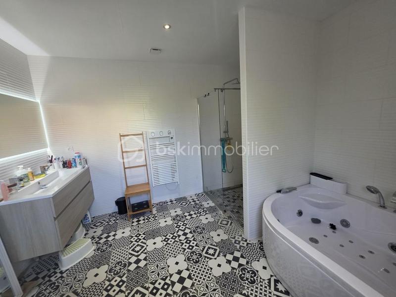 Maison - 240 m² - 6 pièces