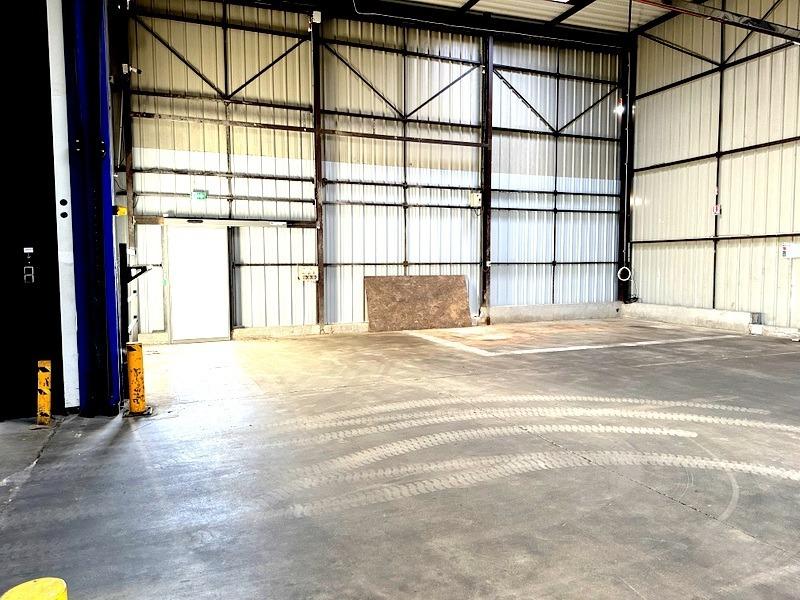 Entrepôt - 3 985 m² - 10 pièces