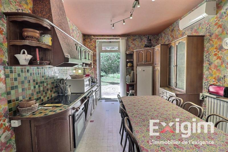 Maison - 330 m² - 9 pièces