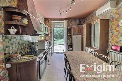 Maison - 330 m² - 9 pièces