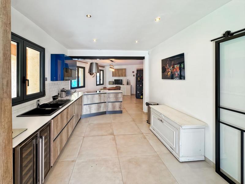 Villa - 350 m² - 9 pièces