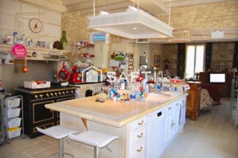 Maison - 640 m² - 11 pièces