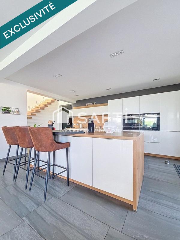 Maison - 260 m² - 9 pièces