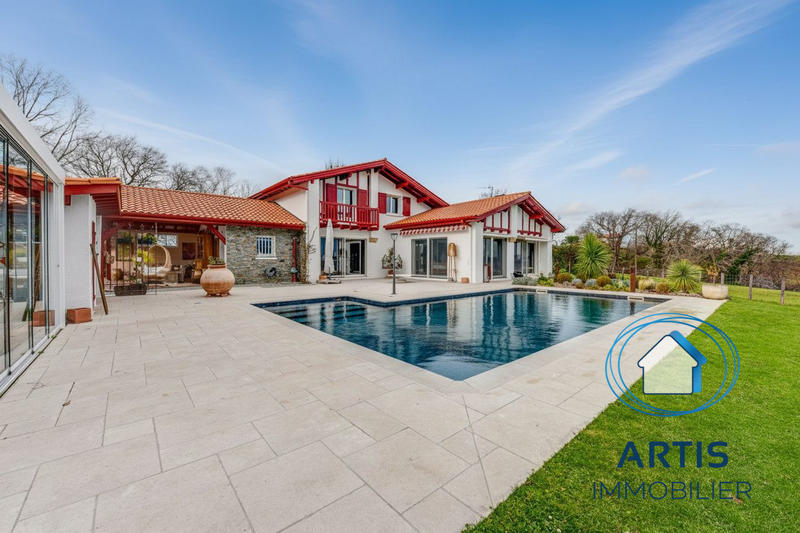 Maison - 185 m² - 7 pièces