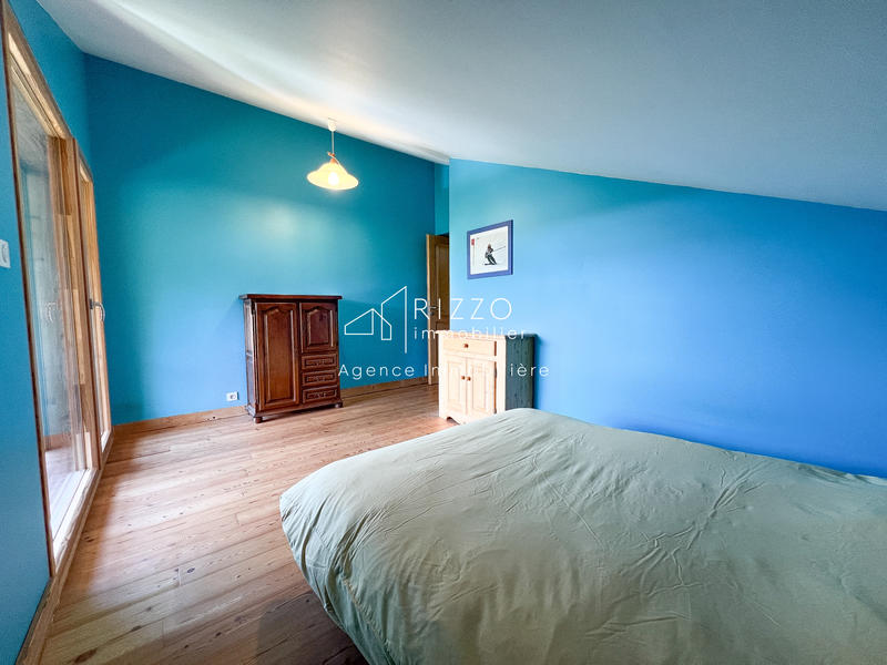 Maison - 210 m² - 8 pièces