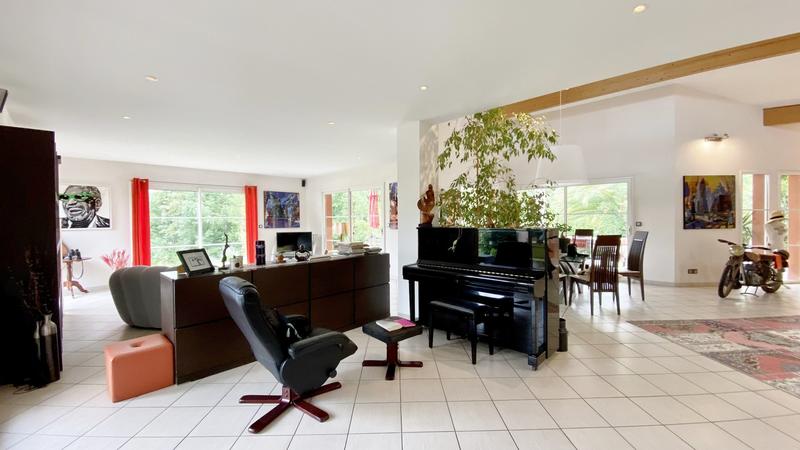 Maison contemporaine - 330 m² - 7 pièces