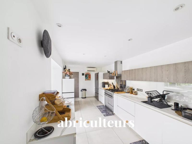 Maison - 227 m² - 7 pièces