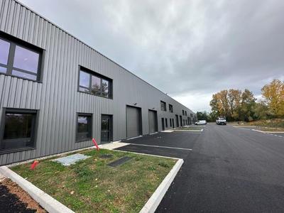 Local d'activité / Entrepôt - 234 m² - 5 pièces