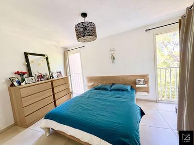 Appartement - 90 m² - 4 pièces