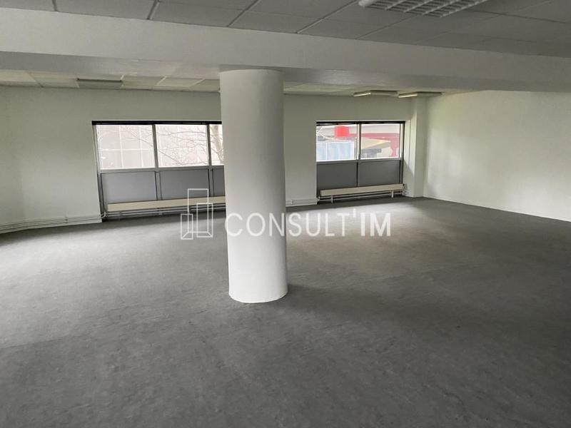Bureau - 1 028 m²