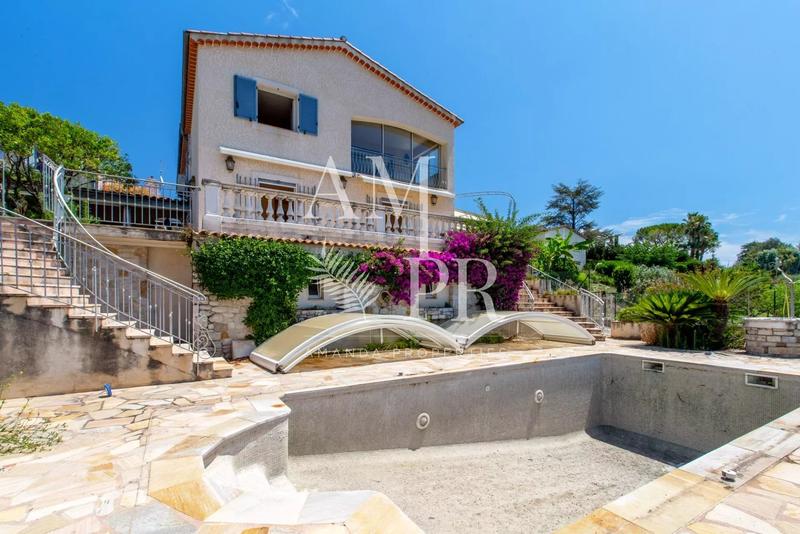 Villa - 181 m² - 7 pièces