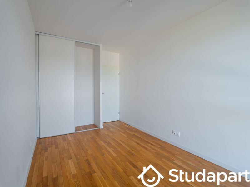 Chambre - 80 m² - 1 pièce