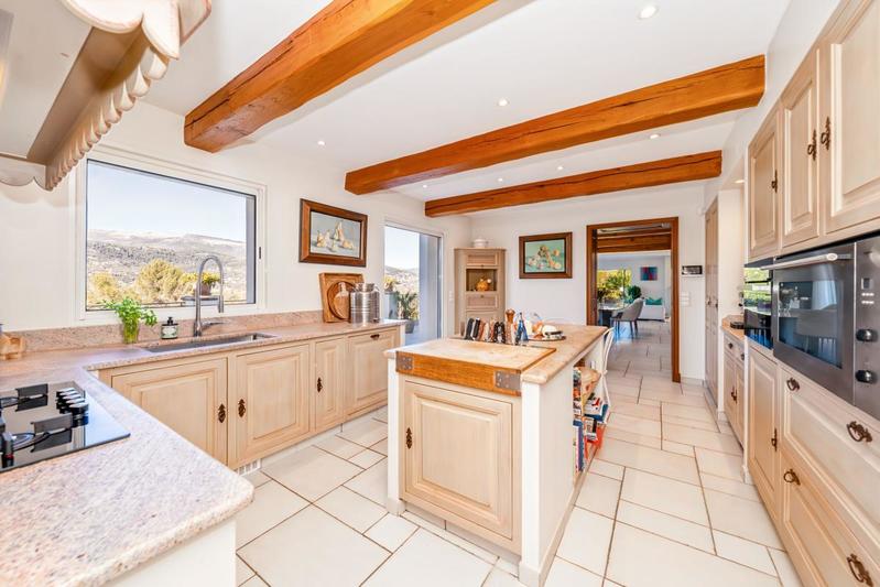 Villa - 300 m² - 6 pièces