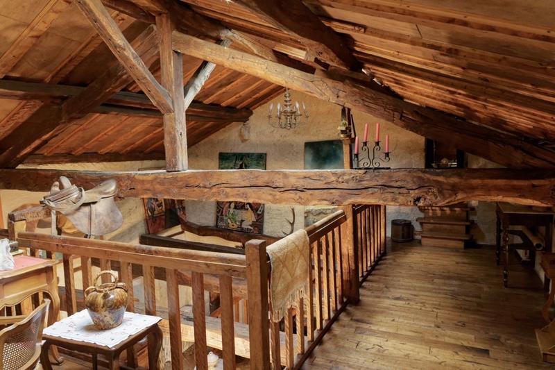 Maison - 360 m² - 8 pièces