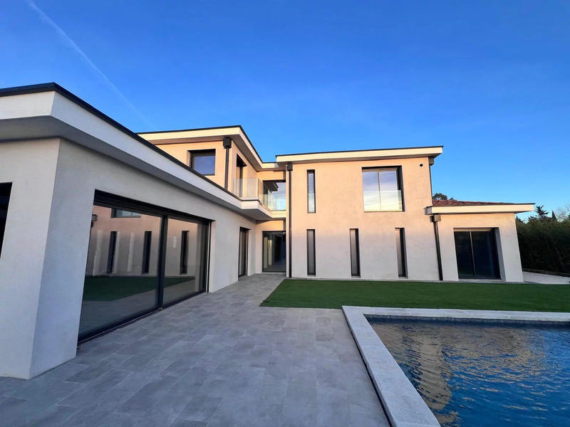 Villa - 214 m² - 5 pièces