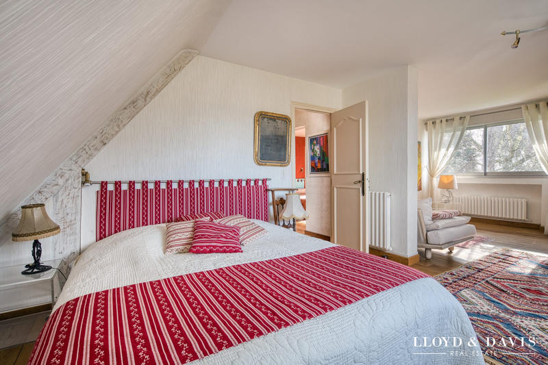 Maison - 213 m² - 7 pièces