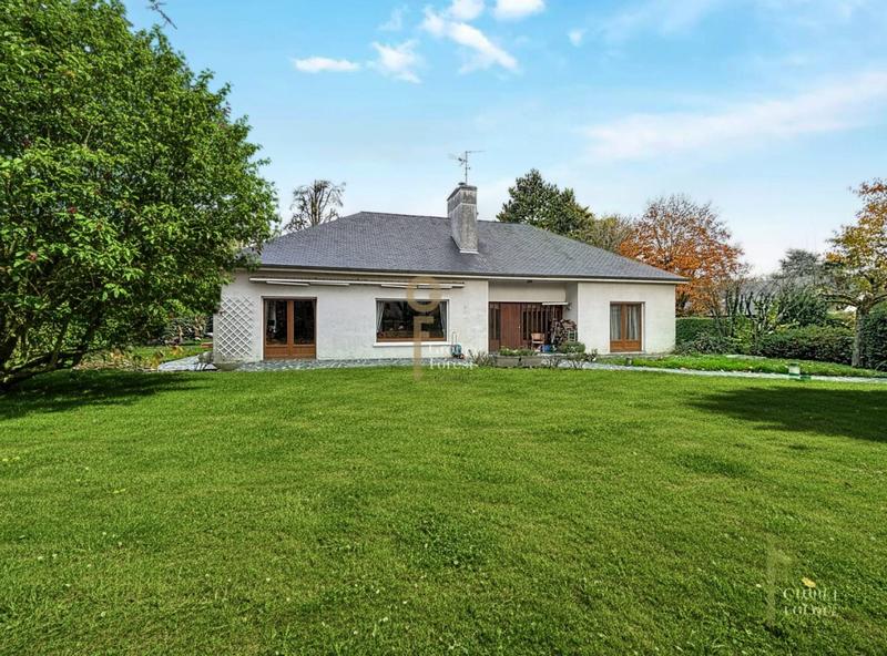 Maison - 242 m² - 7 pièces