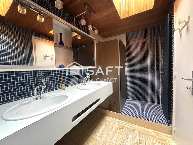 Maison - 252 m² - 6 pièces