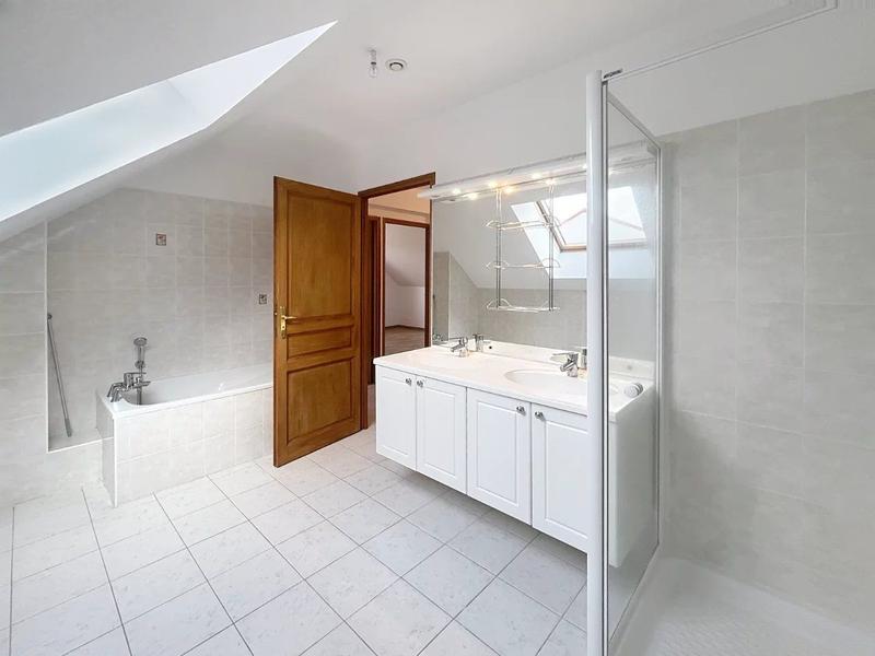 Maison - 127 m² - 6 pièces