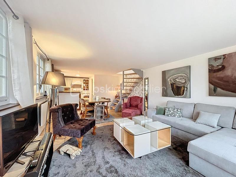 Maison traditionnelle - 210 m² - 7 pièces