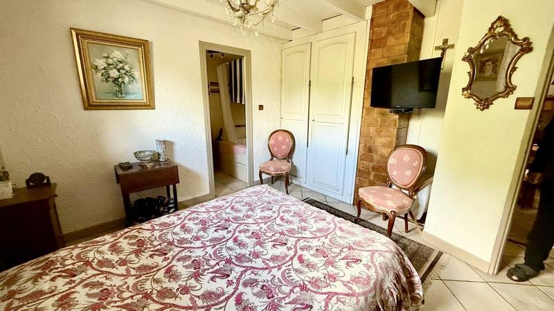 Maison - 245 m² - 9 pièces