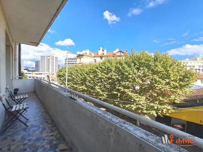 Appartement - 82 m² - 4 pièces