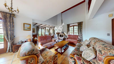 Maison - 231 m² - 7 pièces
