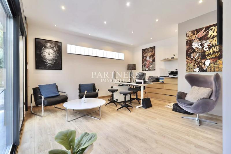 Maison - 300 m² - 10 pièces