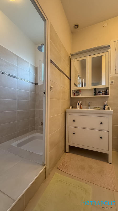 Maison - 250 m² - 8 pièces