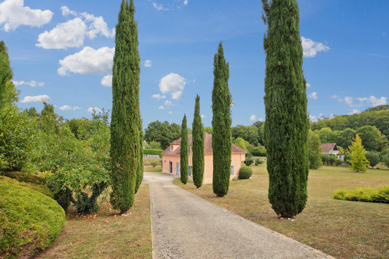 Maison - 240 m² - 8 pièces