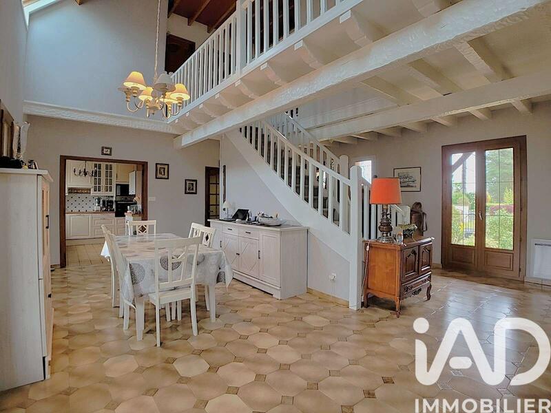 Maison - 158 m² - 8 pièces