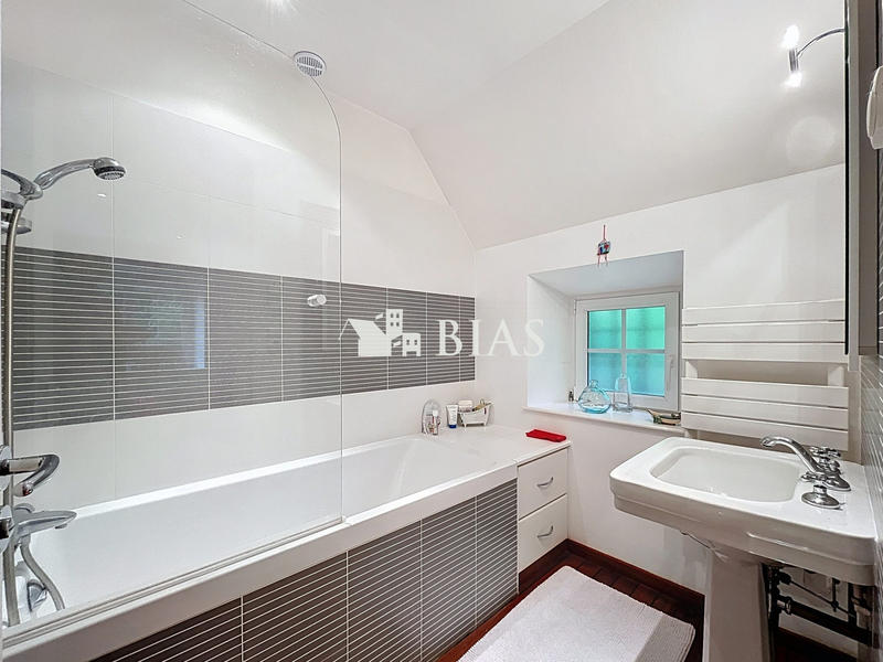 Maison - 350 m² - 12 pièces