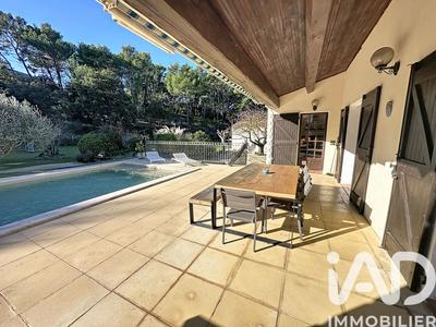 Maison - 230 m² - 8 pièces