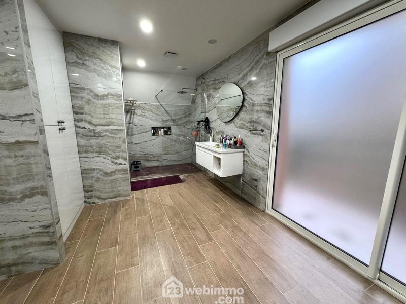 Maison - 200 m² - 7 pièces