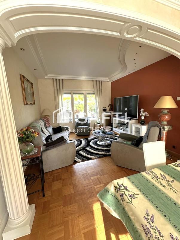 Maison - 195 m² - 9 pièces