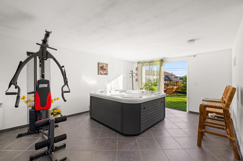 Maison - 215 m² - 6 pièces