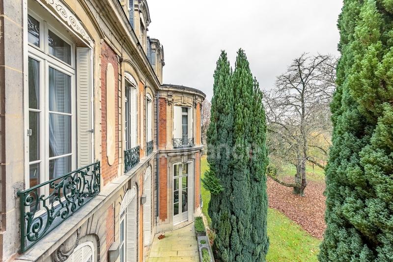 Château - 736 m² - 30 pièces