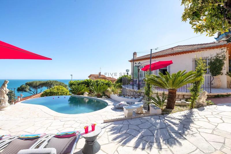 Villa - 230 m² - 6 pièces