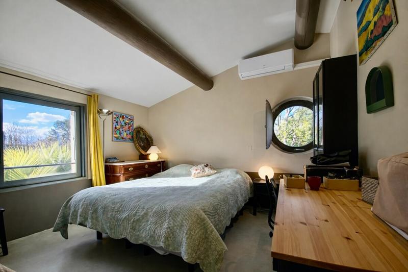 Maison - 240 m² - 5 pièces