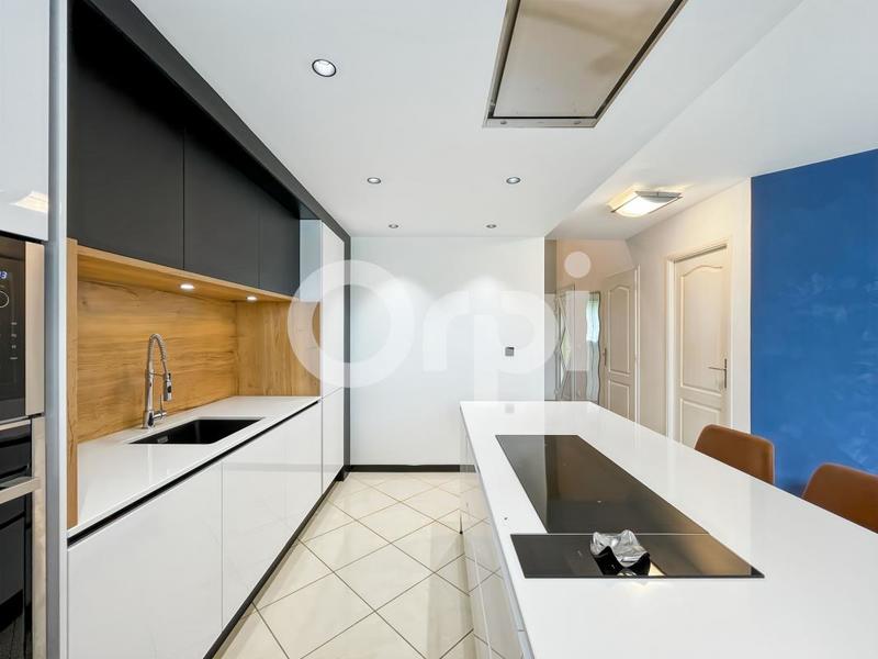 Maison - 260 m² - 9 pièces