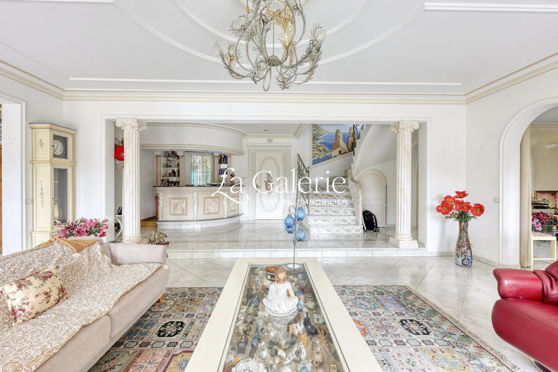 Villa - 250 m² - 6 pièces