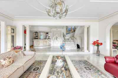 Villa - 250 m² - 6 pièces